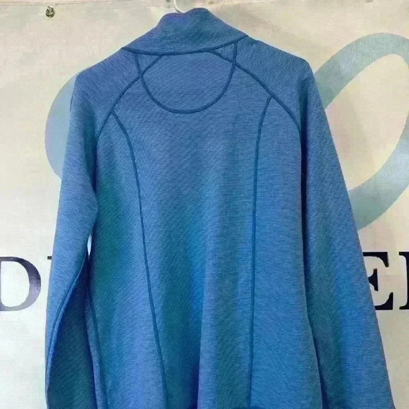 Kirkland Women’s long sleeve zip up - Picture 5 of 6